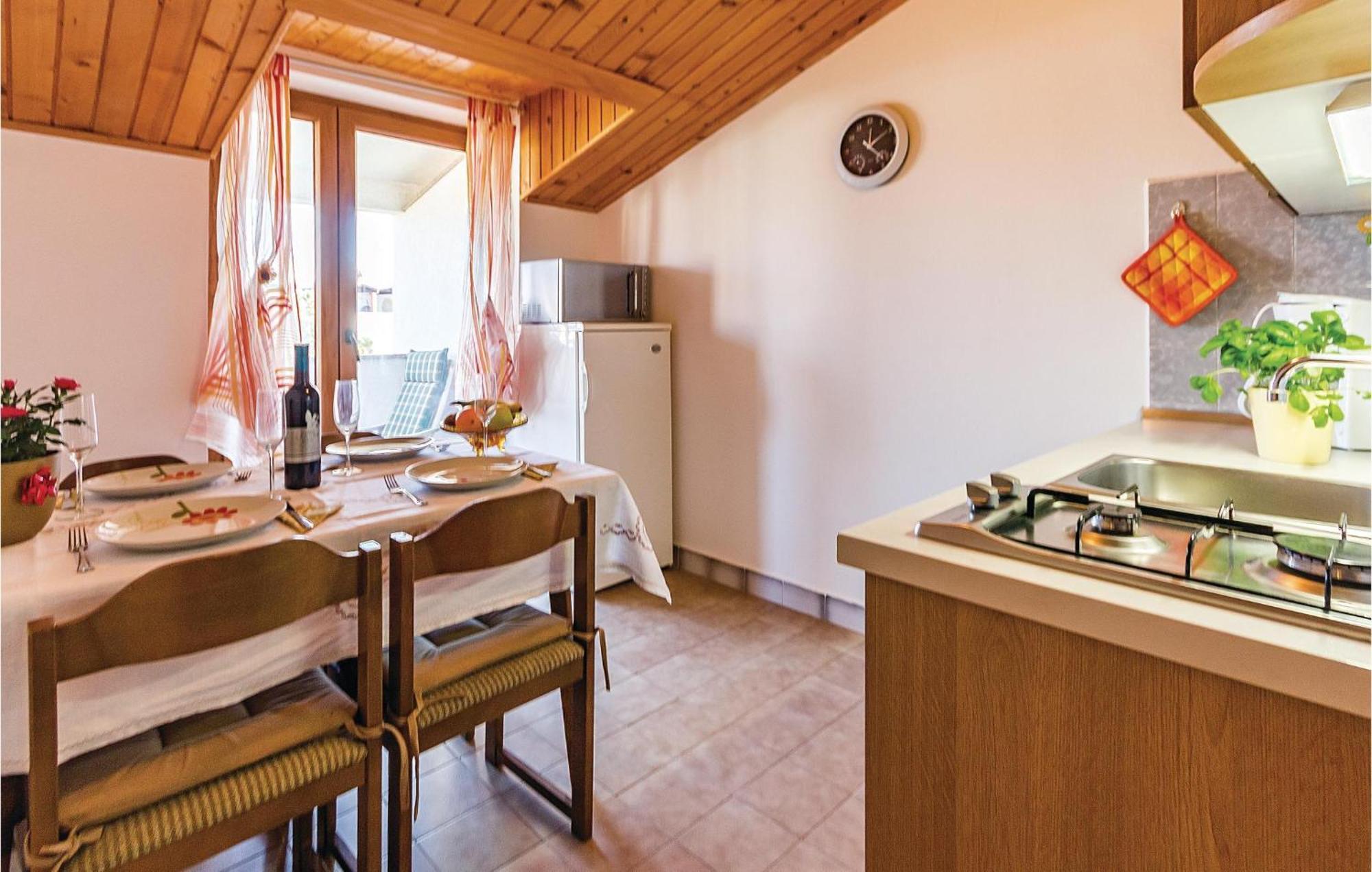 Beautiful Apartment In Pula With Kitchen Екстериор снимка