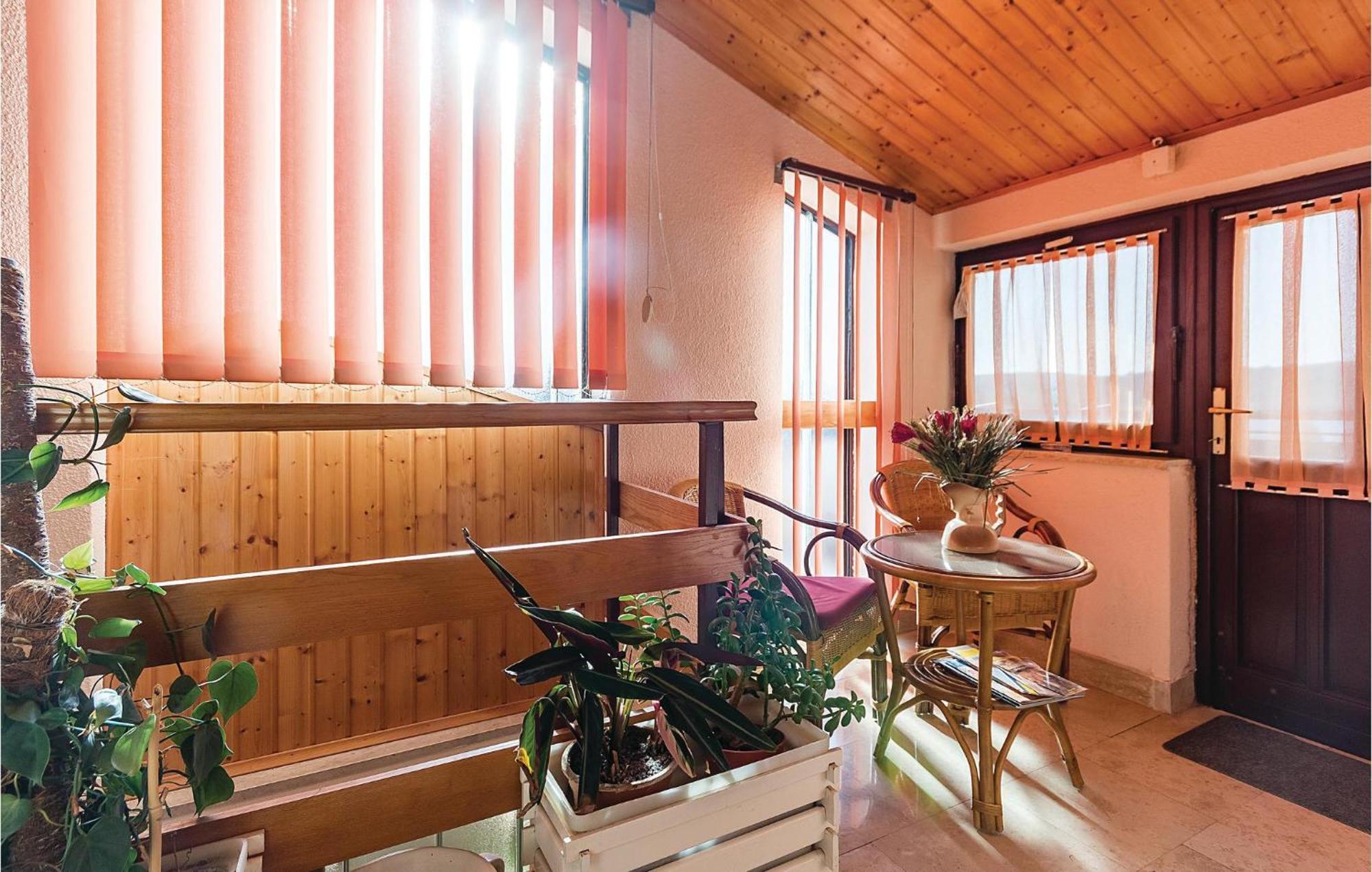 Beautiful Apartment In Pula With Kitchen Екстериор снимка