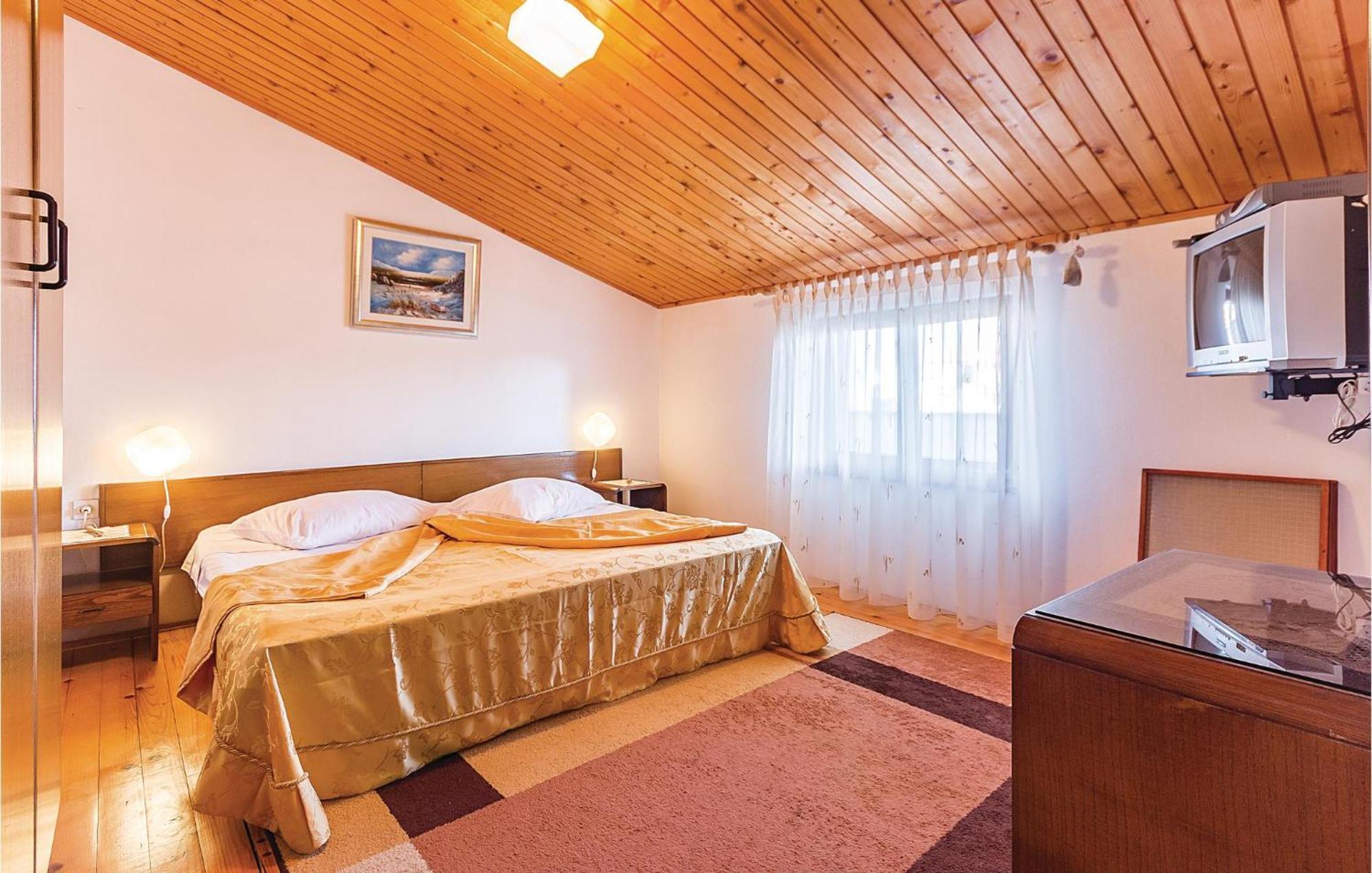 Beautiful Apartment In Pula With Kitchen Екстериор снимка